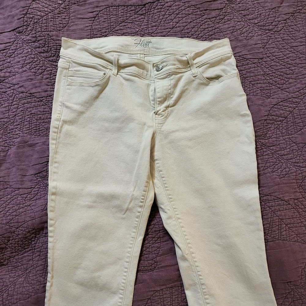 Old Navy White Capri Pants